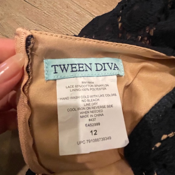 navy lace dress - Picture 3 of 3